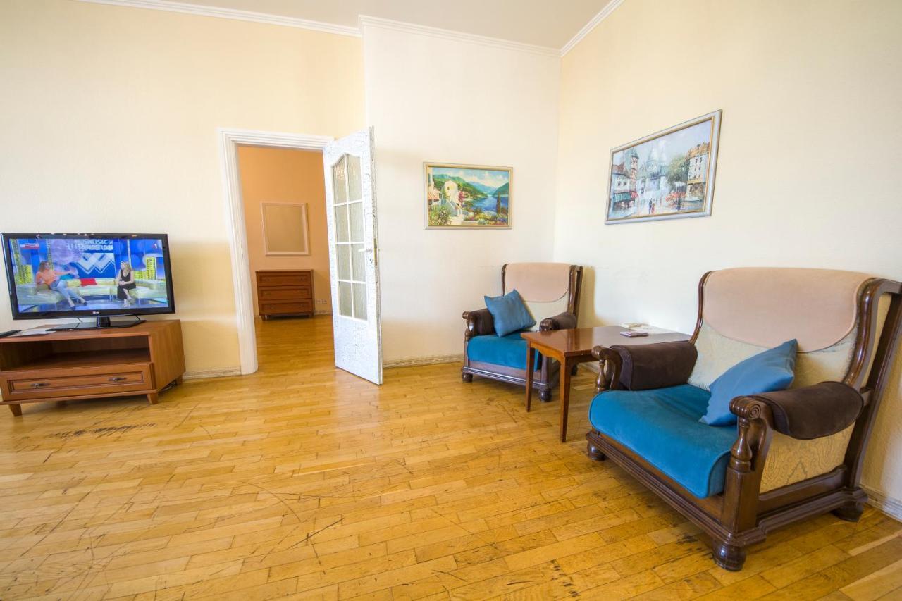 Apartment With Jacuzzi And View On Khreschatyk