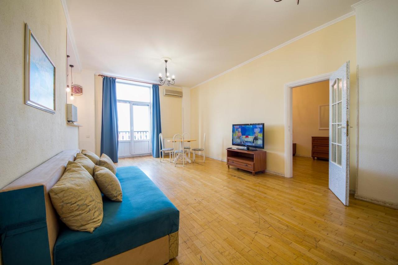 With Jacuzzi And View On Khreschatyk Apartment