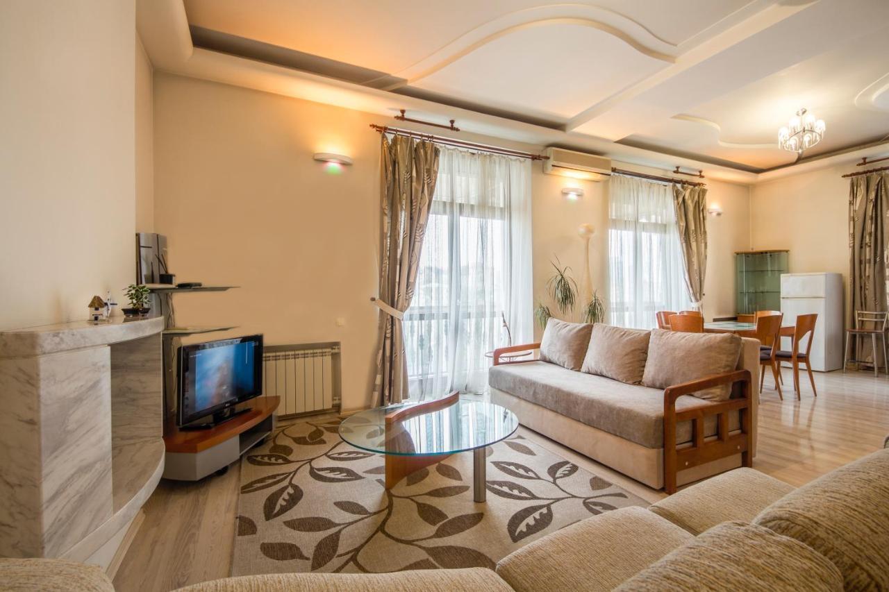 With Jacuzzi And View On Khreschatyk