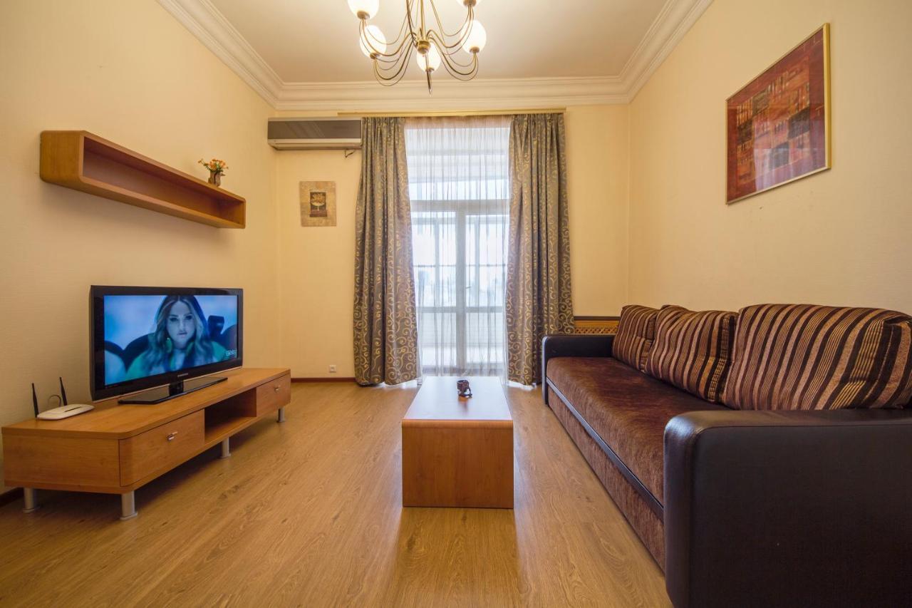 With Jacuzzi And View On Khreschatyk Apartment *
